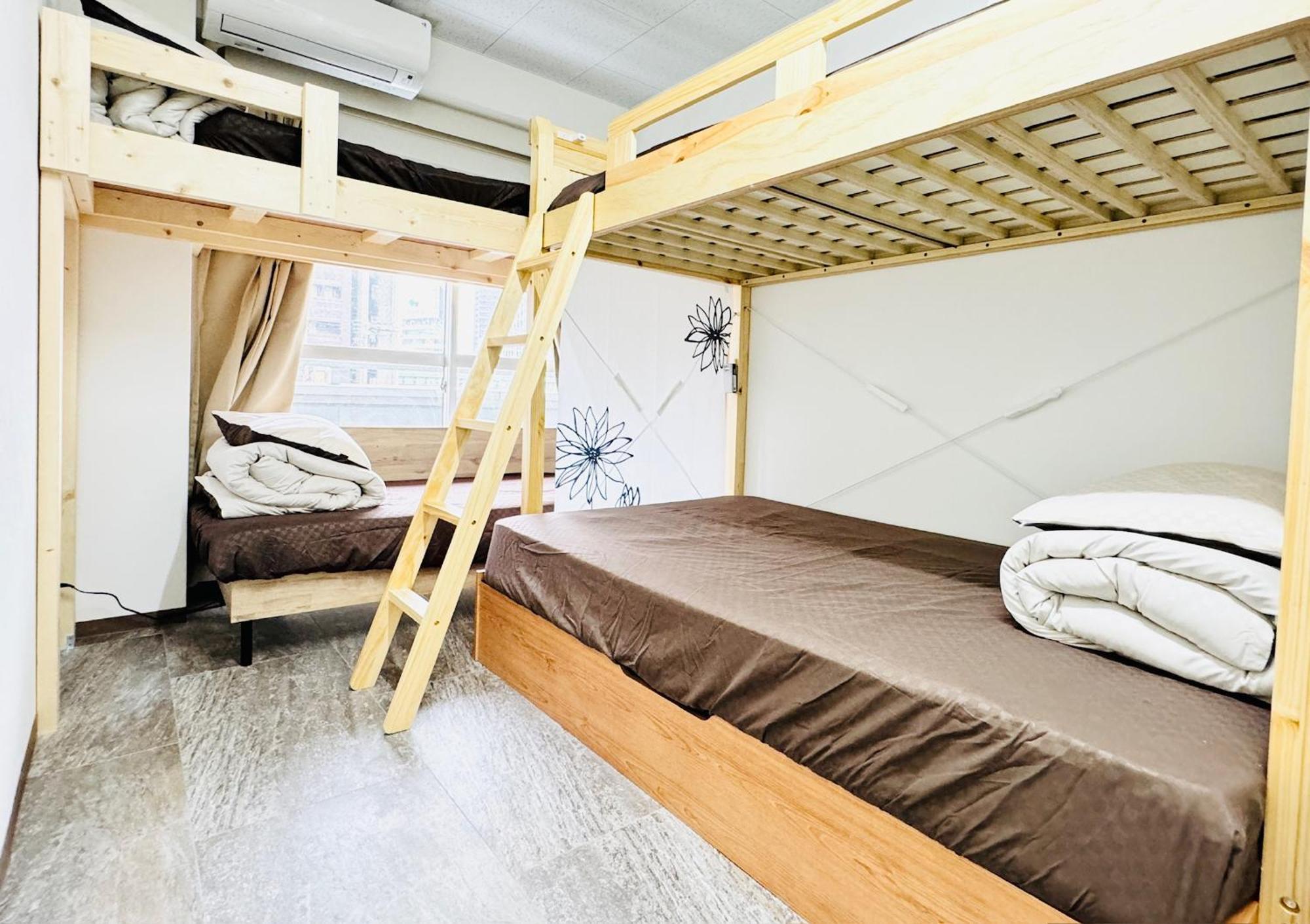 Albergue B's Five Osaka